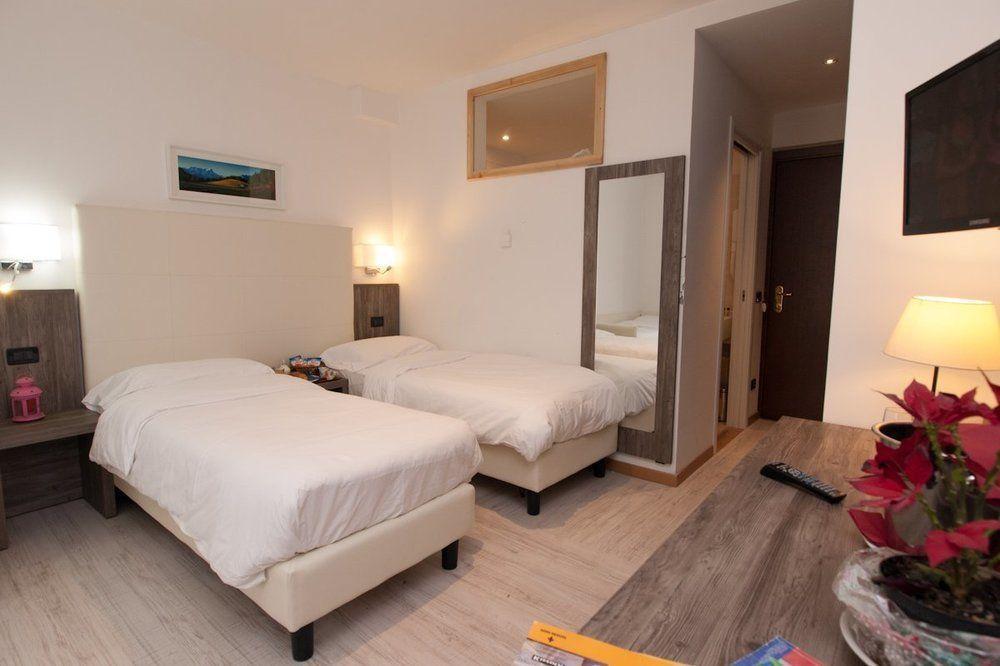 Hotel Le Soleil Challand-Saint-Anselme Exteriör bild