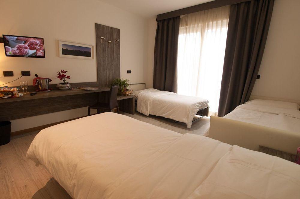 Hotel Le Soleil Challand-Saint-Anselme Exteriör bild