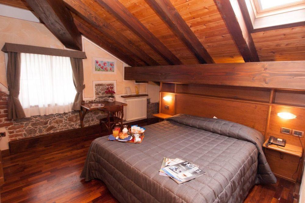 Hotel Le Soleil Challand-Saint-Anselme Exteriör bild