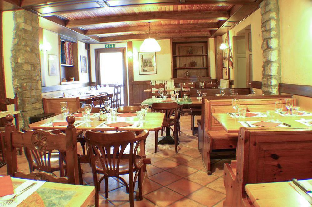 Hotel Le Soleil Challand-Saint-Anselme Exteriör bild